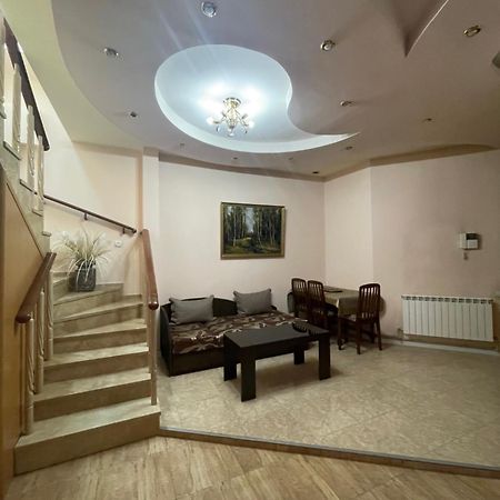 Apartment #1 In The City Center 耶烈万 外观 照片