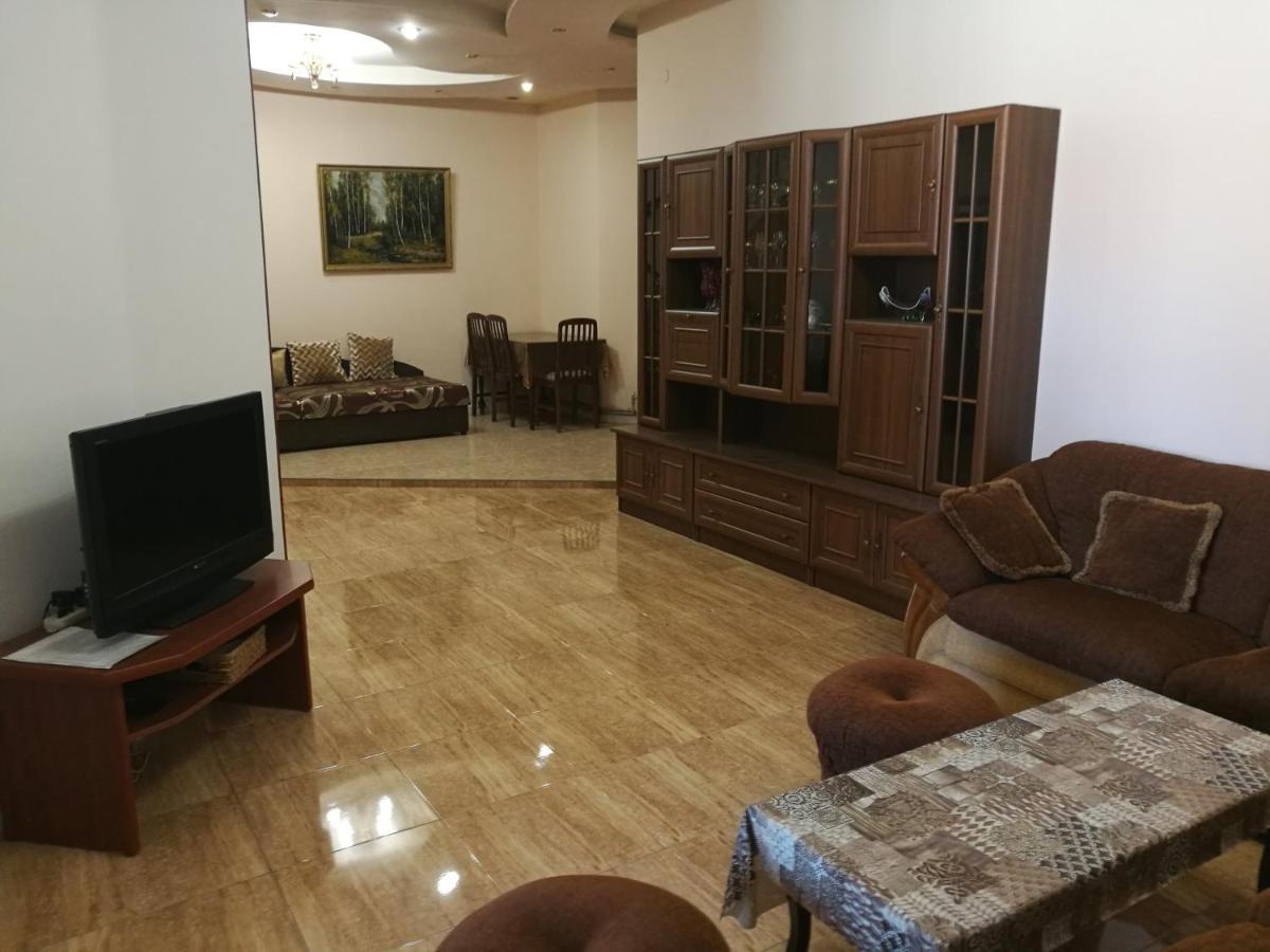 Apartment #1 In The City Center 耶烈万 外观 照片