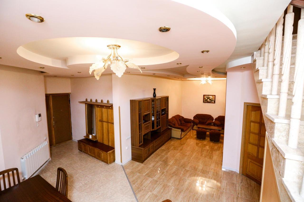 Apartment #1 In The City Center 耶烈万 外观 照片
